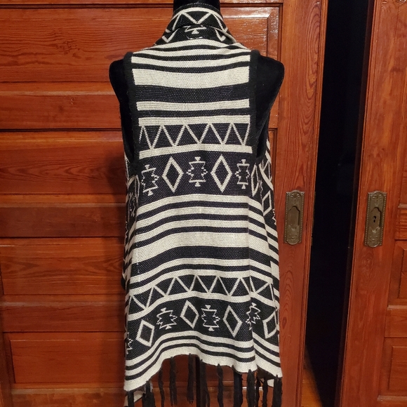 Lildy Printed Vest - Picture 3 of 7